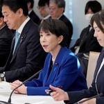 　経済安全保障推進会議であいさつする高市首相（右から２人目）＝７日午前、首相官邸