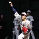 　ブルペンで投球練習する松山＝サンマリン宮崎