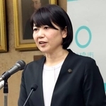 　記者会見する前橋市の小川晶市長＝７日午後、前橋市役所