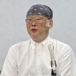 　９月、記者会見する神戸学院大の上脇博之教授＝大阪市北区