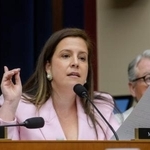 　米下院の公聴会で質問する共和党のステファニク下院議員＝７月、ワシントン（ＡＰ＝共同）