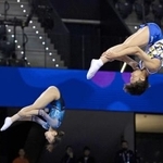 　シンクロナイズド混合準決勝で演技する宮野隼人（右）、桜井愛菜組＝パンプロナ（共同）