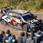 　「ラリー・ジャパン」に参戦するトヨタ自動車のラリーカー＝８日午前、岐阜県恵那市