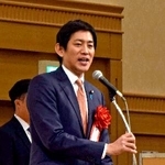 　講演する自民党の小林政調会長＝８日午後、札幌市