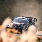 　第９競技区間を走行するトヨタの勝田貴元＝岐阜県恵那市