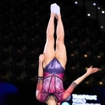 　女子個人準決勝で演技する森ひかる＝パンプロナ（共同）