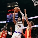 　ホークス戦で攻め込むレーカーズの八村＝アトランタ（ＮＢＡＥ・ゲッティ＝共同）