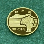 　「製造貨幣大試験」で計測された「ミャクミャク」デザインの１万円金貨幣