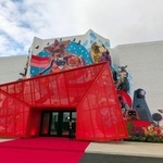 　「ネットフリックス・ハウス」の外観＝１０日、米フィラデルフィア近郊（共同）