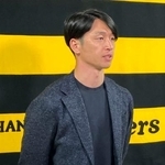 　国内ＦＡ権を行使せずに残留すると表明した阪神・近本＝１１日、兵庫県西宮市