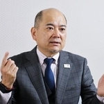 　インタビューに応じる全日本ろうあ連盟の石橋大吾理事長