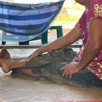 　タイ北部ペチャブン県の自宅で取材に応じる祖母＝１２日（共同）