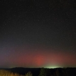 　北海道陸別町で観測されたオーロラ＝１２日午後６時５２分（りくべつ宇宙地球科学館提供）