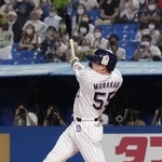 　２０２２年１０月、シーズン最終戦で５６号本塁打を放ったヤクルト・村上宗隆内野手＝神宮