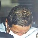 　送検される松沢泰生容疑者＝１３日午前９時３２分、警視庁中央署