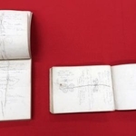 　オークションに出品される小泉八雲の創作ノート。右のノートにはチョウのイラストが描かれている