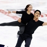 　公式練習で調整するペアの三浦璃来（左）、木原龍一組＝レークプラシッド（共同）