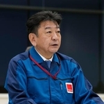 　訓練を前にあいさつする東電ホールディングスの小早川智明社長＝１４日午前、新潟県刈羽村