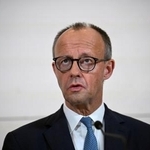 　記者会見するドイツのメルツ首相＝１３日、ベルリン（ロイター＝共同）