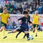 　日本-オーストラリア　前半、ゴールを決める岡田拓＝福島県Ｊヴィレッジ