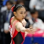 　女子団体総合　戸田市ＳＣ・岸里奈の床＝高崎アリーナ