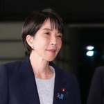 　首相官邸に入る高市首相＝１４日午後