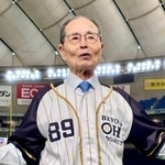 　取材に応じるソフトバンクの王貞治球団会長＝１５日、東京ドーム