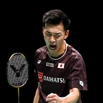 　男子シングルス準決勝　ポイントを奪いガッツポーズする西本拳太＝熊本県立総合体育館