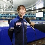 　２月、取材に応じる吉田雪乃＝ヘーレンフェイン