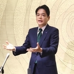 　記者団の取材に応じる横浜市の山中竹春市長＝１７日午前、横浜市役所