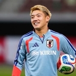 　ボリビア戦に向け、最終調整する堂安＝国立競技場