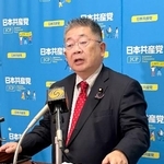 　記者会見する共産党の小池書記局長＝１７日午後、国会