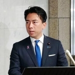 　記者会見で日韓防衛協力について述べる小泉防衛相＝１８日午前、国会