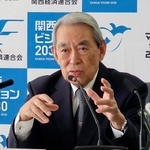 　記者会見する関経連の松本正義会長＝１８日午後、大阪市北区