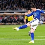 　日本-ボリビア　前半、先制ゴールを決める鎌田＝国立競技場