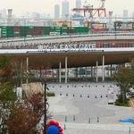 　閉幕日から１カ月が過ぎた大阪・関西万博会場の東ゲート＝１３日、大阪市此花区の夢洲