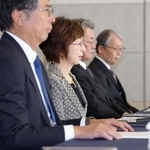 　プロ野球オーナー会議に臨むＤｅＮＡの南場智子オーナー（手前から２人目）ら＝１９日、東京都内（代表撮影）