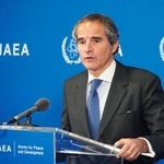 　記者会見するＩＡＥＡのグロッシ事務局長＝１９日、ウィーン（共同）