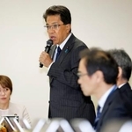 　自民党本部で開かれた安全保障調査会の会合であいさつする宮崎政久防衛副大臣＝２０日午前、東京・永田町