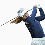 　第１日、６アンダーで首位の佐久間朱莉＝エリエールＧＣ松山