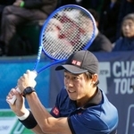 　テニスの横浜慶応チャレンジャー国際トーナメントの準々決勝でプレーする錦織圭＝横浜市の慶大日吉コート