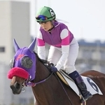 　２０２１年１１月１８日、国内女性騎手初の通算千勝を達成した宮下瞳騎手＝名古屋市の名古屋競馬場