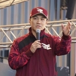 　ファン感謝祭に参加し、ステージで話す楽天・則本＝２２日、楽天モバイルパーク宮城