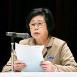 　福井県勝山市で開かれた集会で講演する曽我ひとみさん＝２２日午後