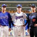 　中日のファン感謝イベントでお披露目された来年の新ユニホーム。左からビジター用、ホーム用、ファンクラブ用＝２２日、バンテリンドーム