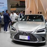 　広州国際モーターショーのレクサスの展示＝２２日、中国広東省広州市（共同）