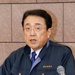 　石川県庁で記者会見する赤沢経産相＝２３日午後