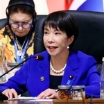 　Ｇ２０サミットの２日目の討議で発言する高市首相＝２３日、南アフリカ・ヨハネスブルク（代表撮影・共同）