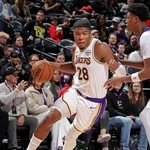 　ジャズ戦で攻め込むレーカーズの八村＝ソルトレークシティー（ＮＢＡＥ・ゲッティ＝共同）