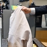 　阪急百貨店梅田本店に設置されている古着の回収箱＝２５日午後、大阪市北区